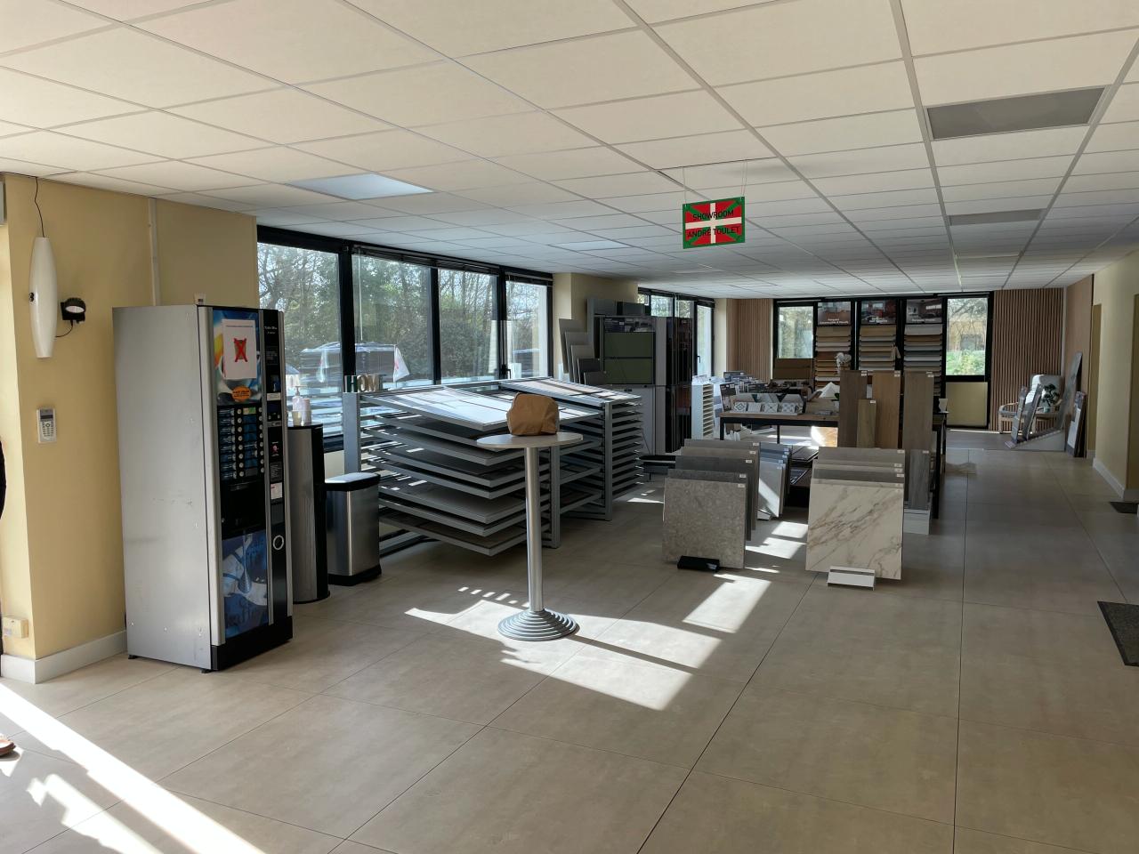 Local d'activité Carbon-Blanc 4860m² Location local d'activité Carbon-Blanc Gironde OLACT2530367 0